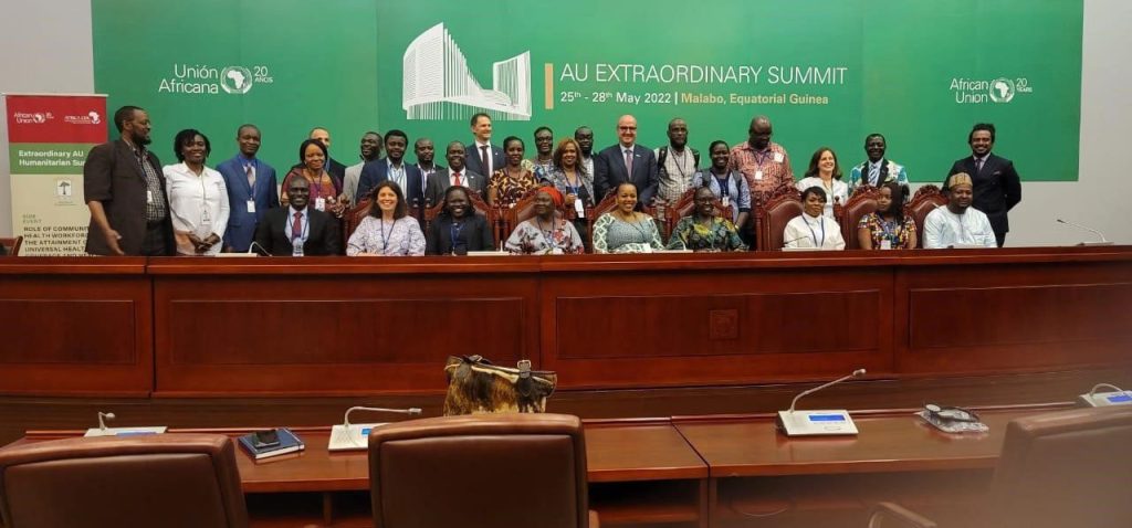 Une délégation pose dans la salle du sommet extraordinaire de l'Union africaine à Malabo.