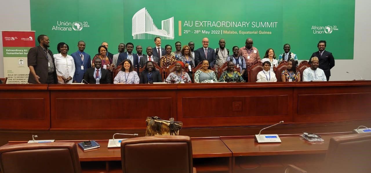 Une délégation pose dans la salle du sommet extraordinaire de l'Union africaine à Malabo.